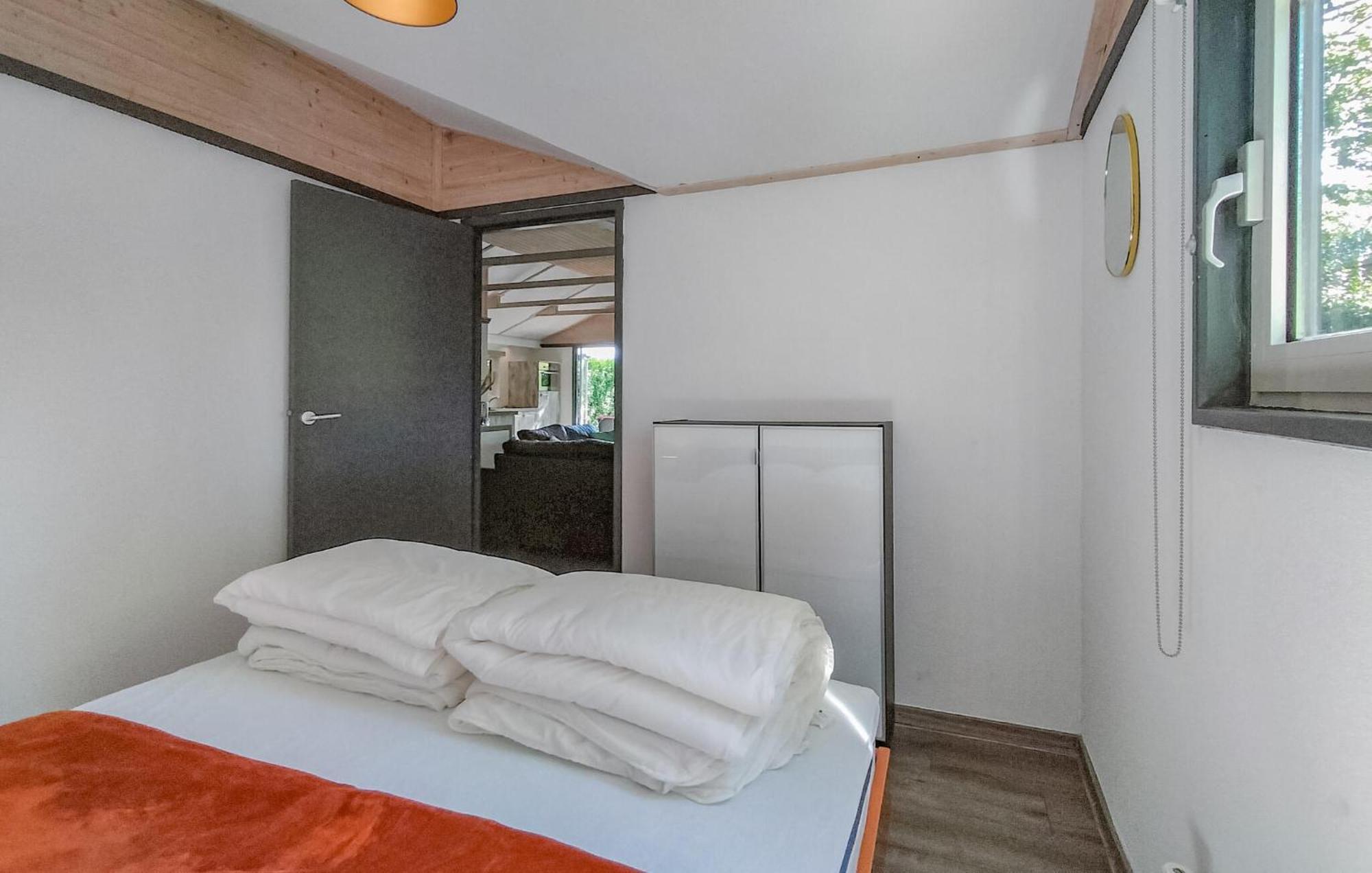 Vakantiehuis 3 Bedroom Amazing In Heinkenszand